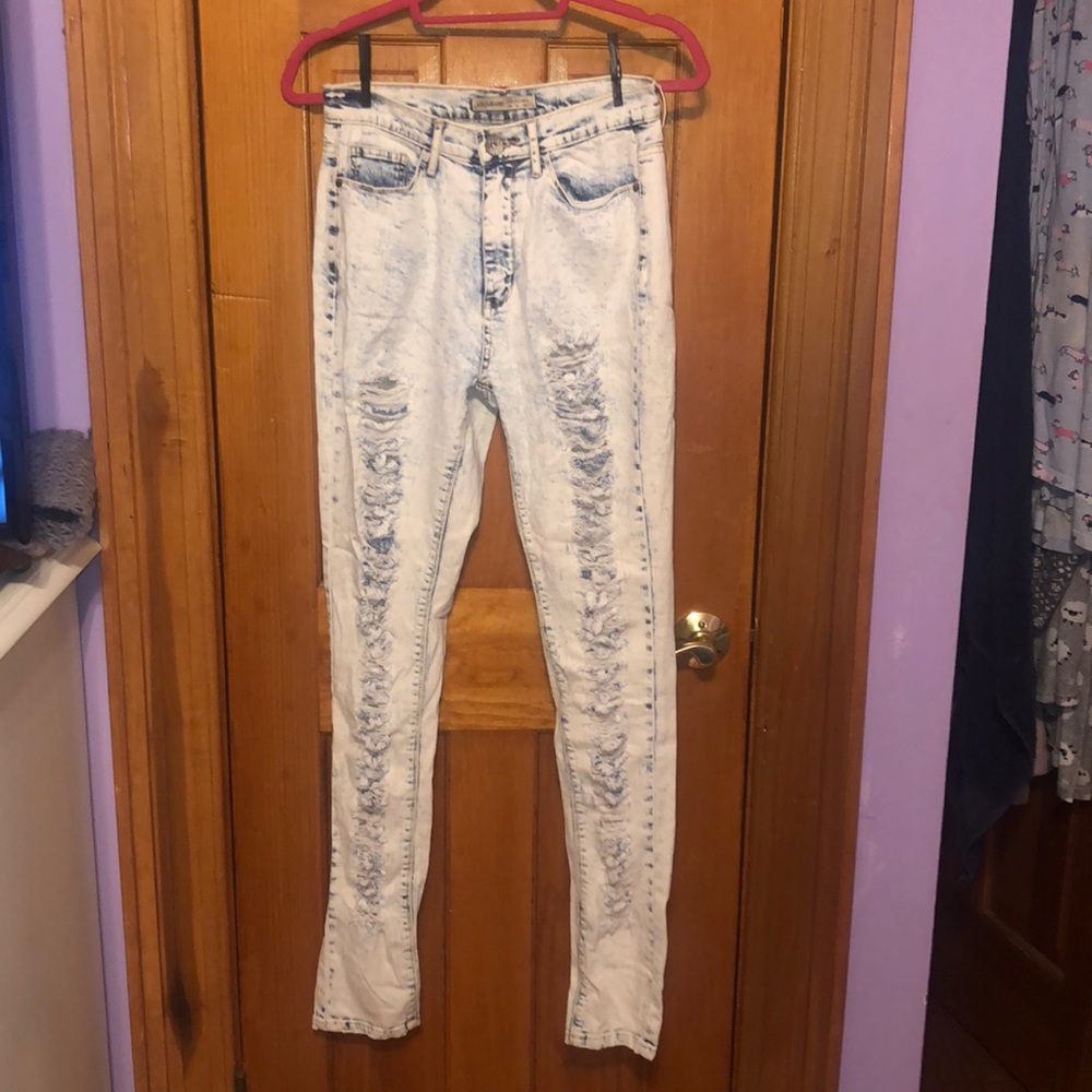 HIGH WAISTED ACID WASHED RIPPED JEANS